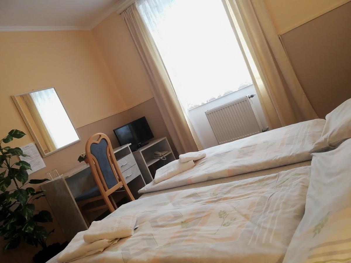 Hotel Wertheim Praga Esterno foto