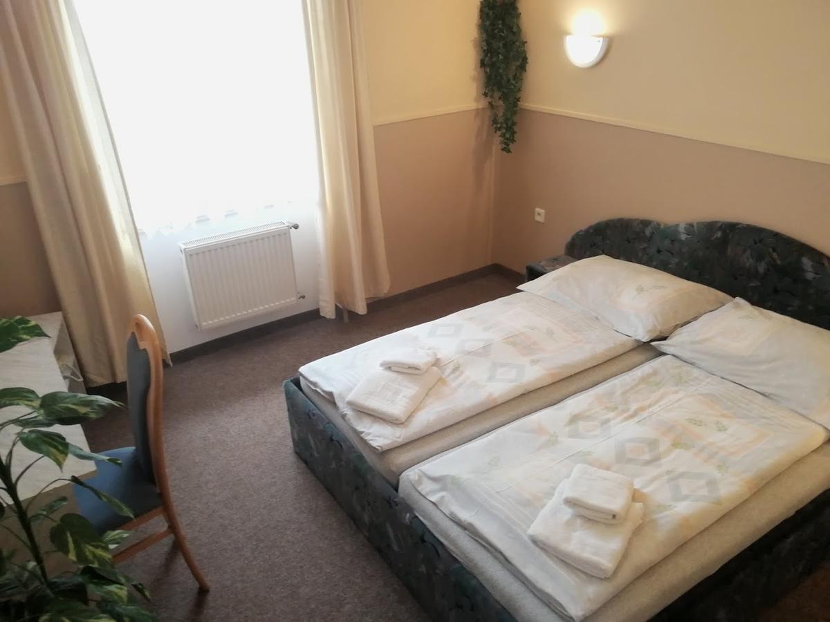 Hotel Wertheim Praga Esterno foto