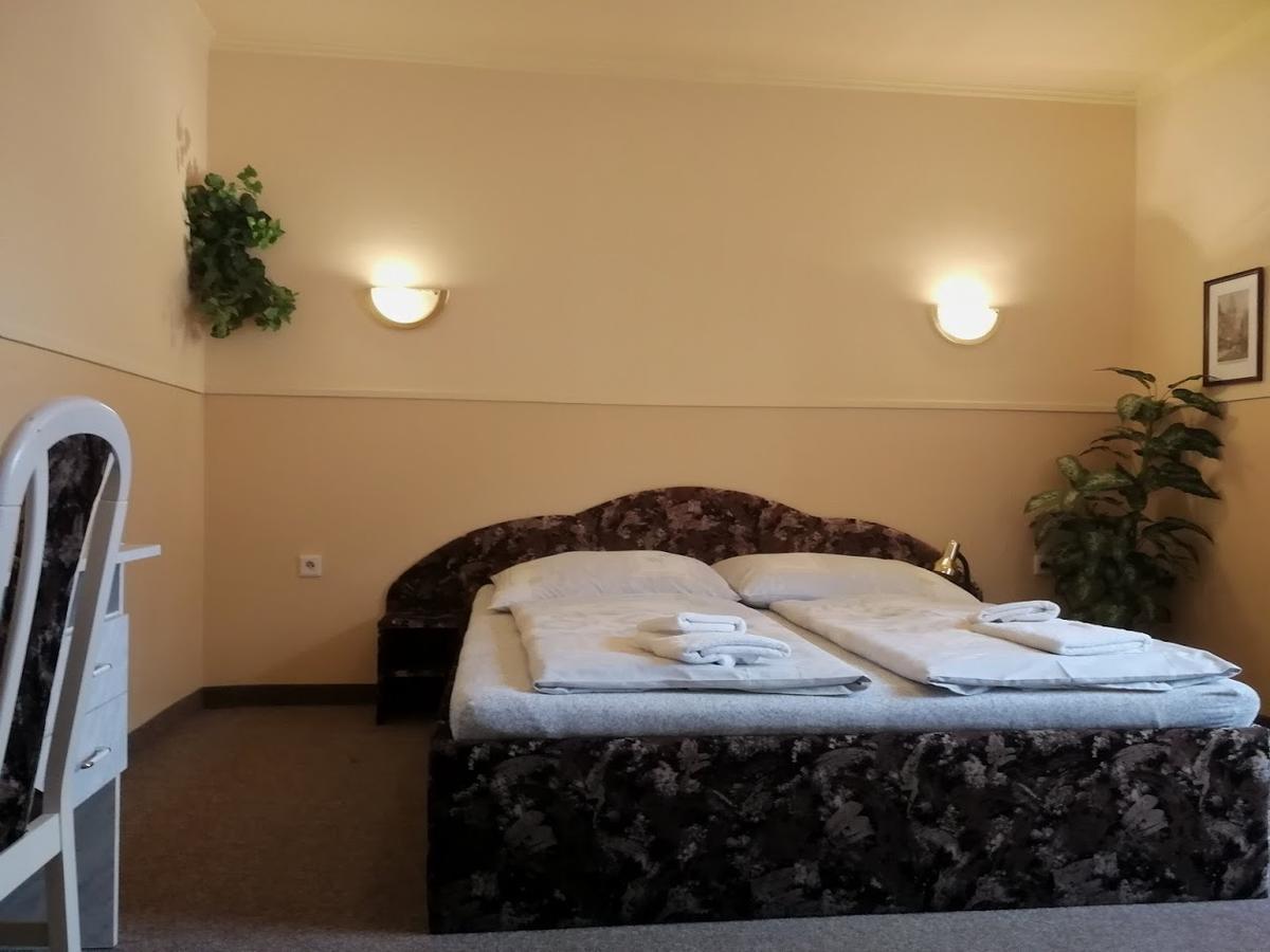 Hotel Wertheim Praga Esterno foto